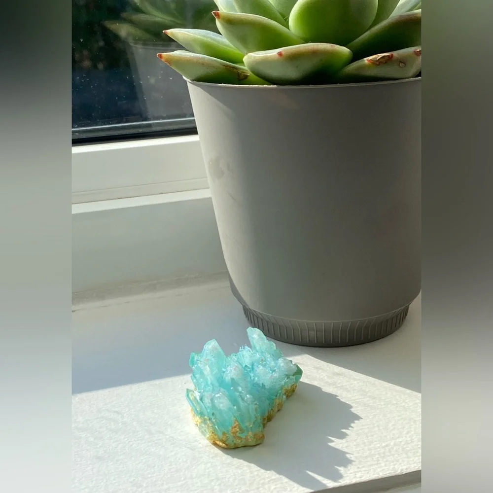 House decoration ~ Frozen light blue crystal cluster with gold flakes 💙🤍 - Picture 2 of 15